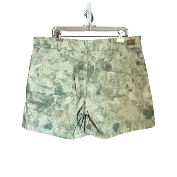 Jordache camo patterned shorts. Size 16 - Picture 8 of 10